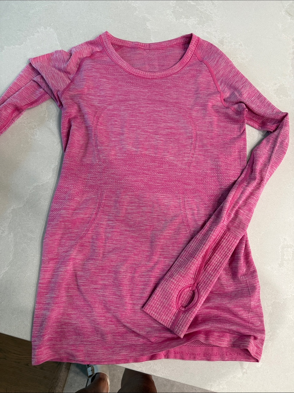 Lululemon swiftly tech long sleeve shirt w thumb holes
